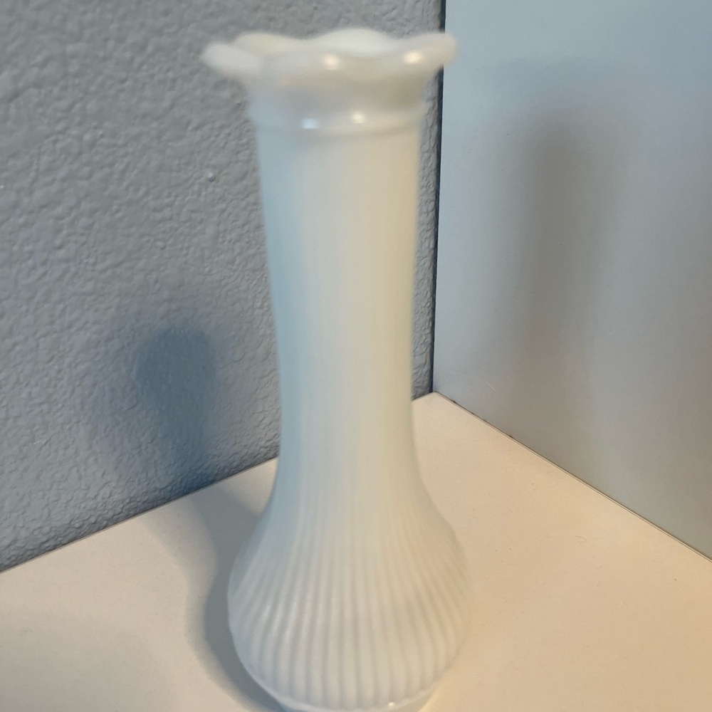 Vintage Randall Milk Glass Bud Vase Ribbed 6 Petal Flower Rim 6” Tall